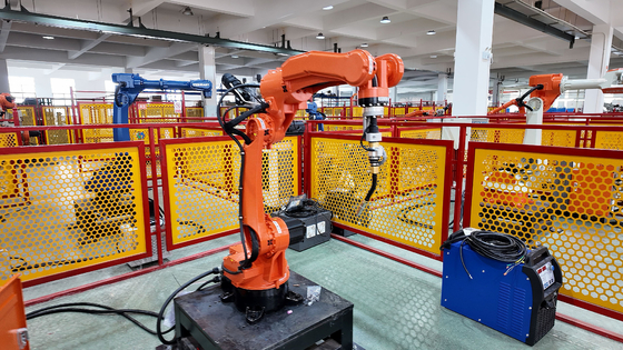 6 Axis Robot Arm Automatic Fiber 3D Laser Cutting Machine For Stainless Steel Lampshade Automobile Sheet Metal