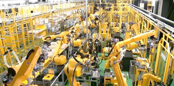 FANUC Robotic Arm Fiber Laser Cutter with Collaborative CRX Cobot Technology for Automatic 3D Metal Cutting in Small Workshops